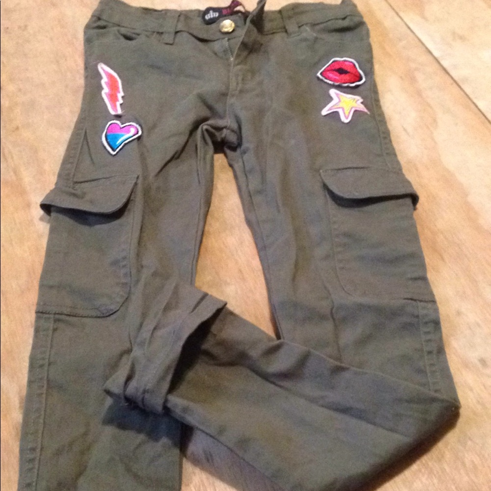 Army green/patched/skinny-leg/cargo pant